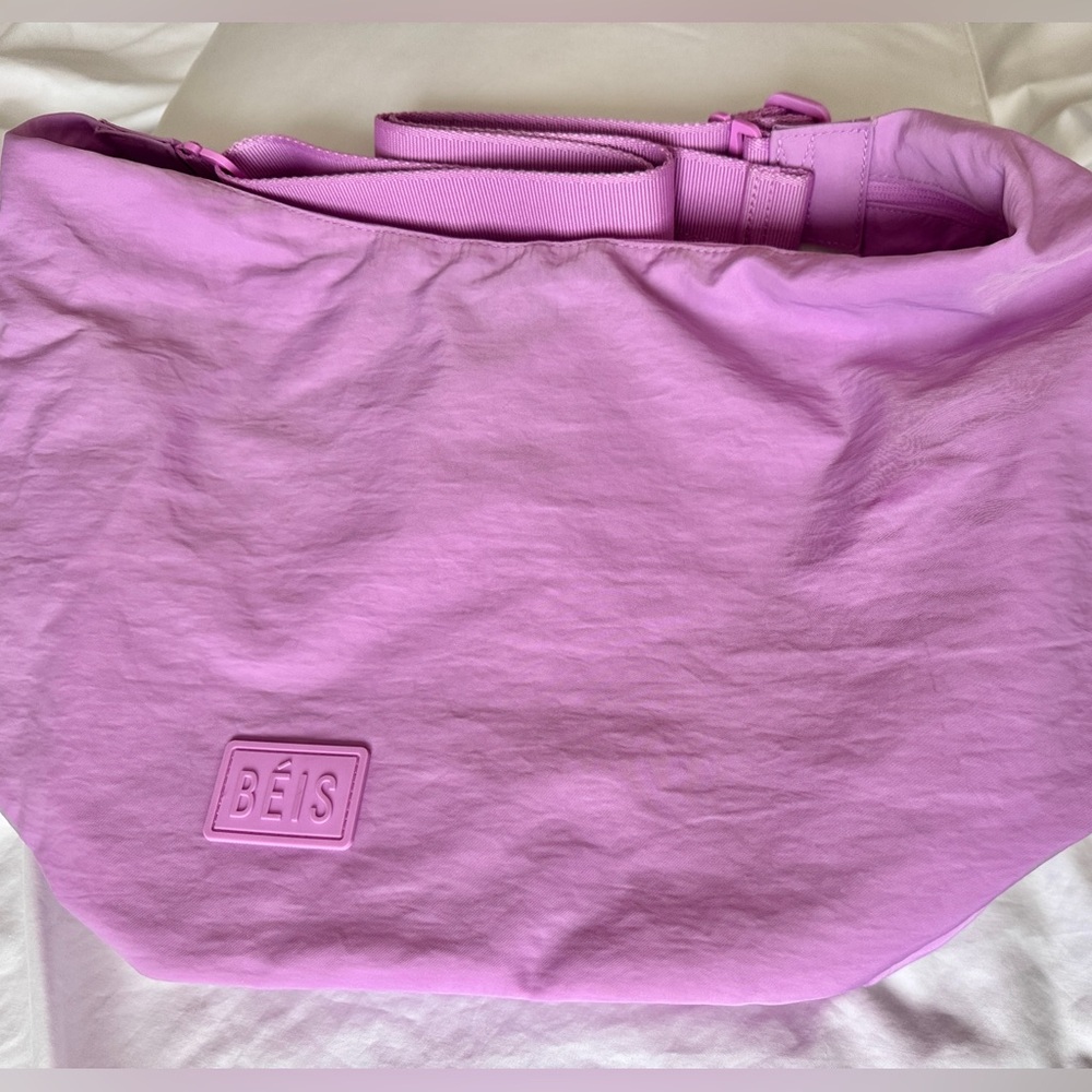 BEIS Crescent Catchall in Berry